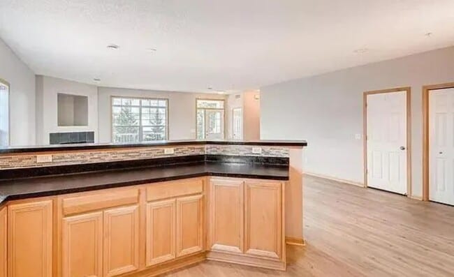 Building Photo - Modern Comfort & Convenience in Plymouth f...