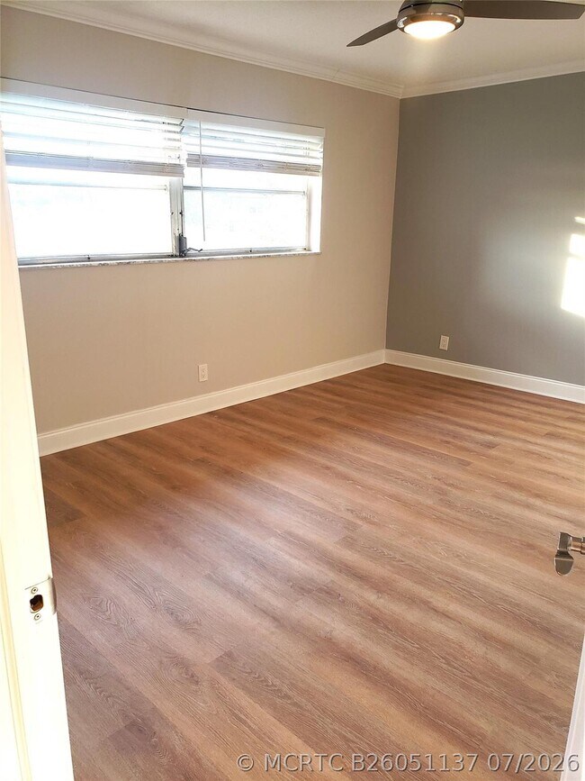 Building Photo - 7897 Golf Cir Dr