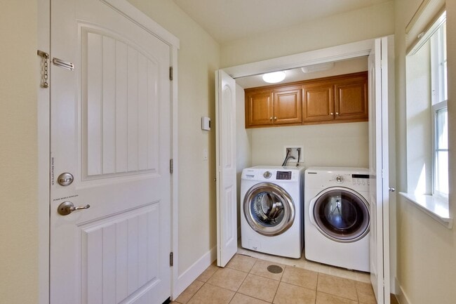 Building Photo - Amazing 3 Bed, 3 Bath Home in Sunnyvale near Seven Seas Park