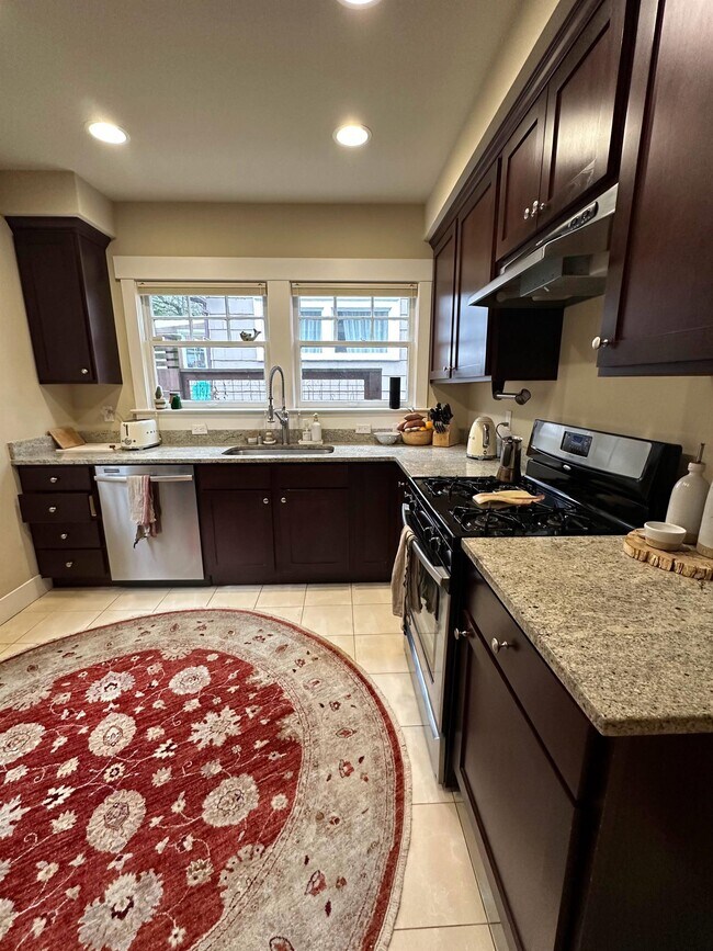 Building Photo - 335 23rd Ave E