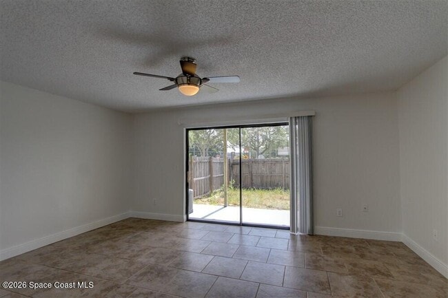 Building Photo - 283 E Towne Pl