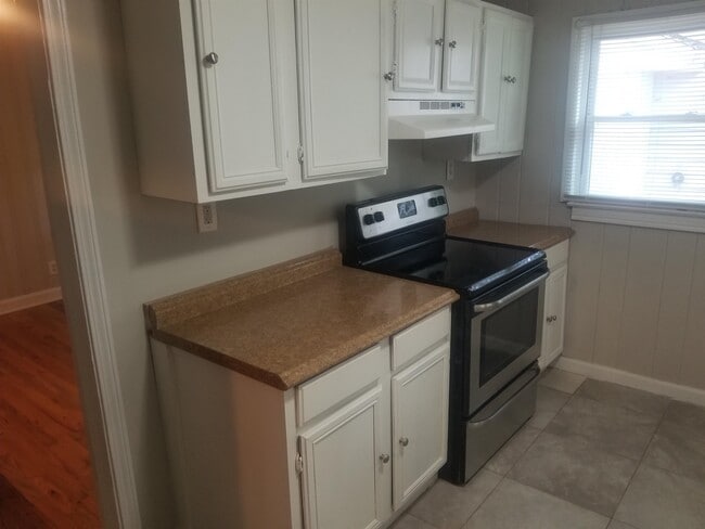 Building Photo - 2125 Burroughs Ave SE