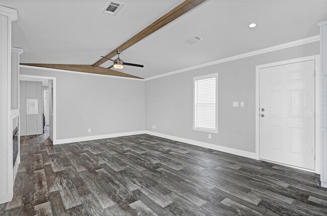 Building Photo - 127 Lear Ln