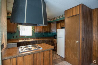 Building Photo - 3 Bedroom 2 Bath
