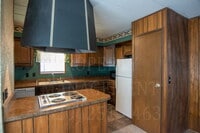 Building Photo - 3 Bedroom 2 Bath