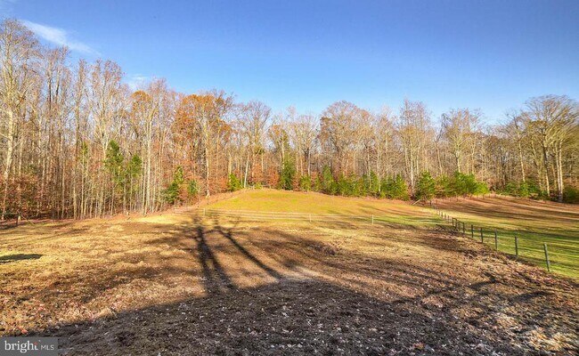 Building Photo - 24900 Fox Run Ln