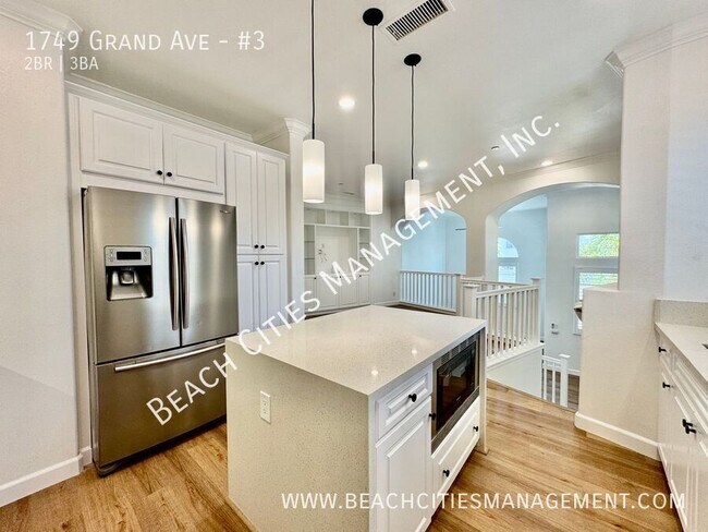 Building Photo - 1749 Grand Ave