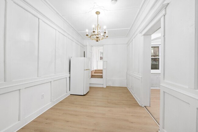 Building Photo - 319 5th St