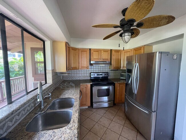 Building Photo - Spacious Mahinahina 3 Bedroom