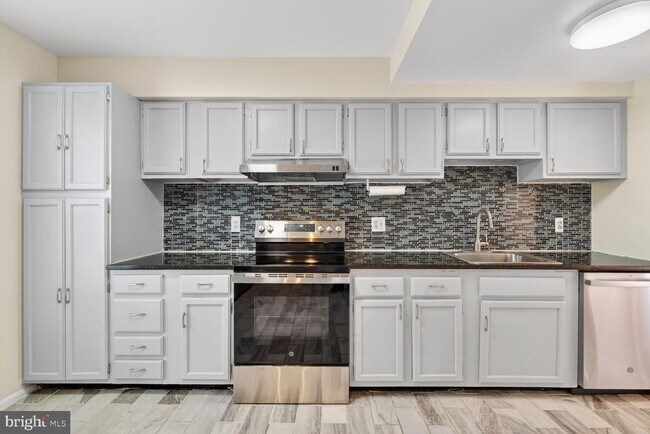 Building Photo - 6427 Old Scotts Ct