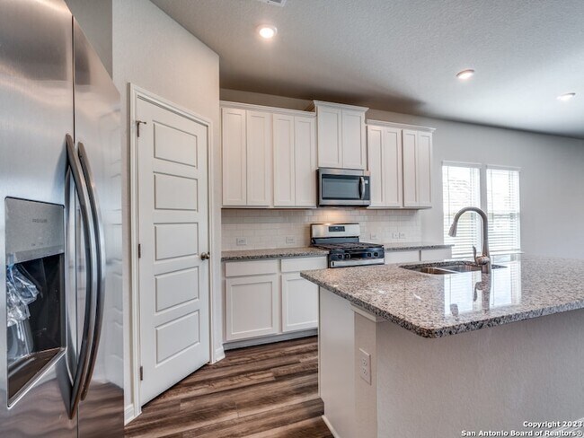 Building Photo - 25853 Posey Dr