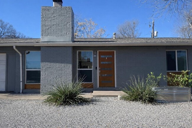 Building Photo - 1400 Southport Dr