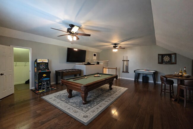 Building Photo - MOVE-IN SPECIAL!! $250 OFF First Month