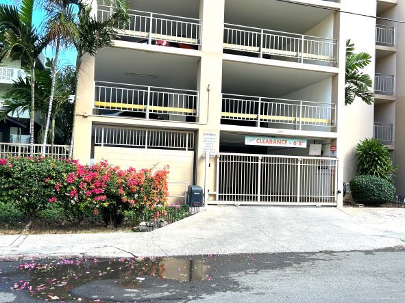 Building Photo - 2415 Ala Wai Blvd