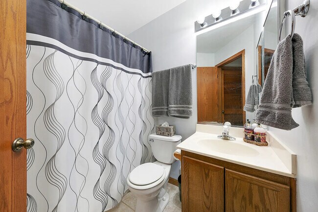 Building Photo - 2544 Dickens Dr