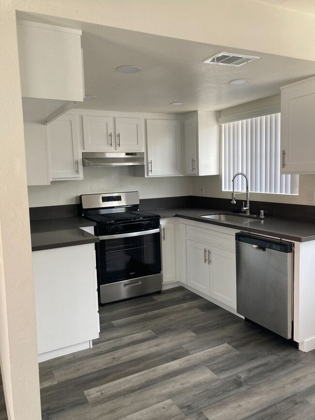 Building Photo - Beautiful 3 Bedroom Unit in Placentia