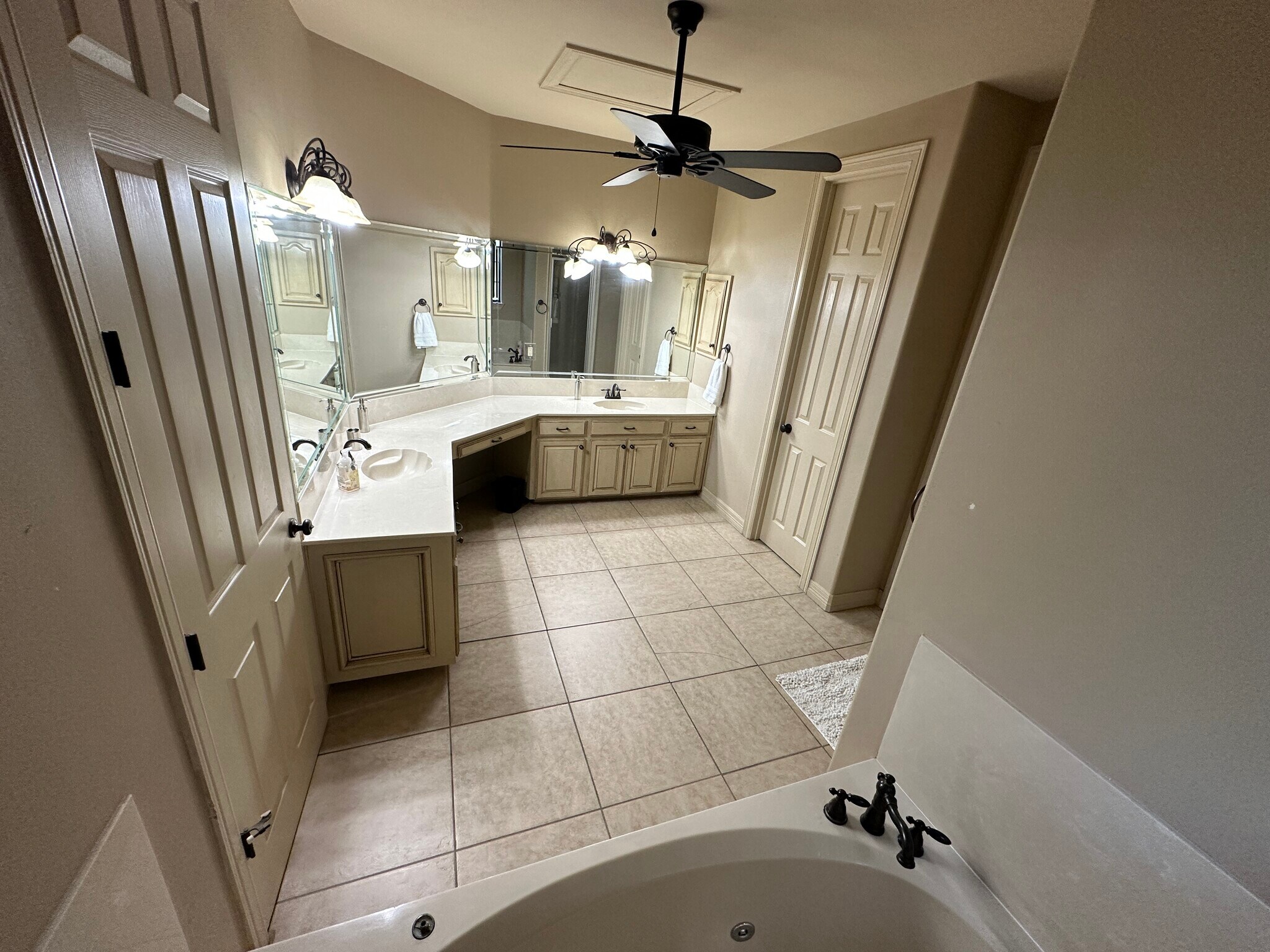 Building Photo - 3901 El Jardin