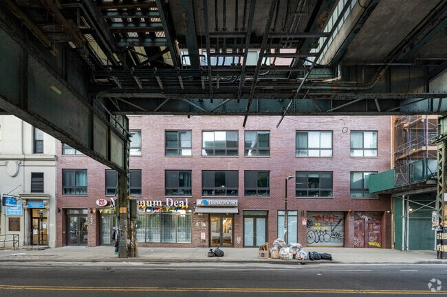 Building Photo - 252 Broadway