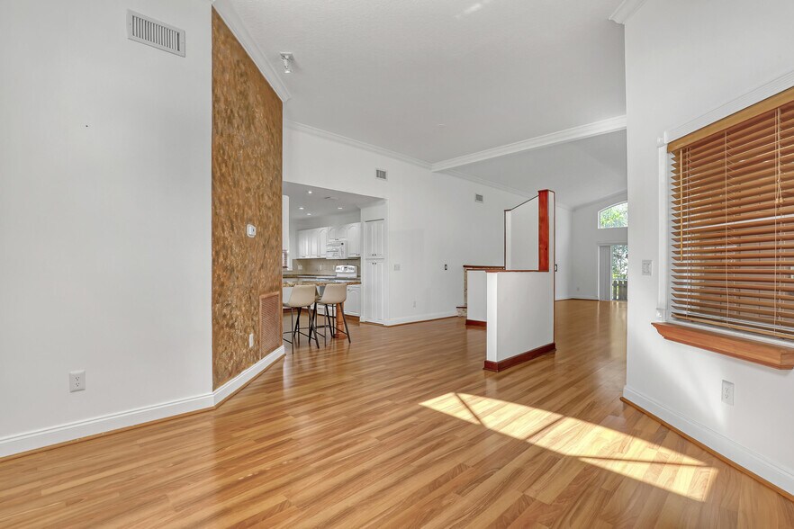 Building Photo - 6817 Barnwell Dr