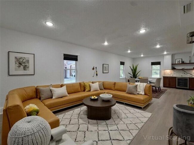 Building Photo - 16 Panorama Dr