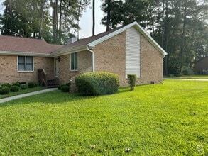 Building Photo - Charming 2 Bed, 2 Bath Triplex in Fayettev...