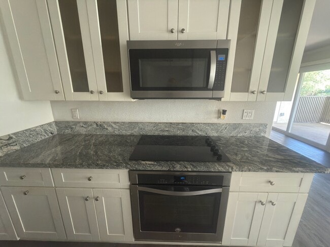 Building Photo - 8545 Villa La Jolla Dr