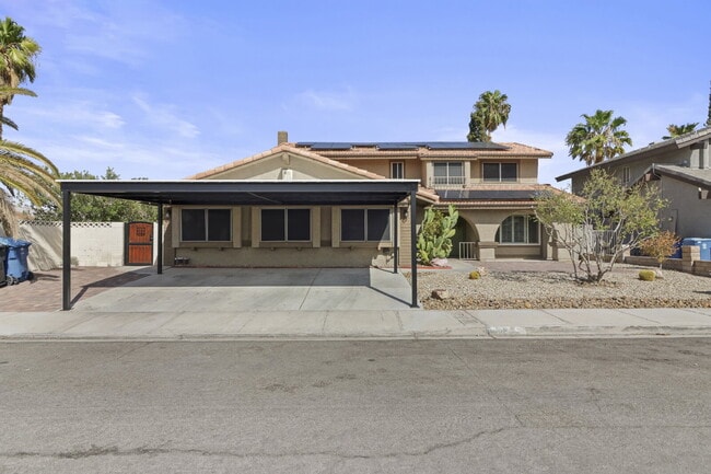 Building Photo - Welcome to your entertainers dream home!