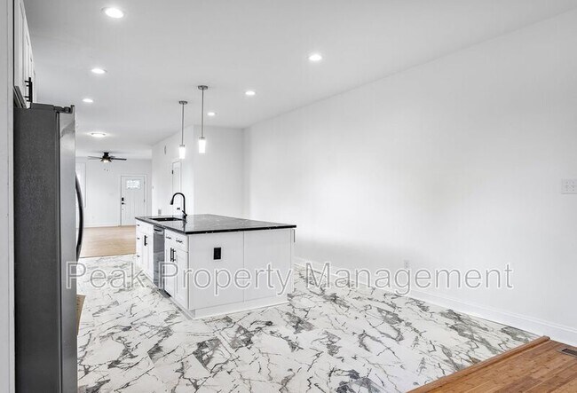 Building Photo - 1322 N 31st St