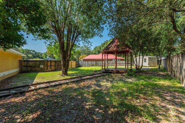 Building Photo - 2803 Wilson Ln