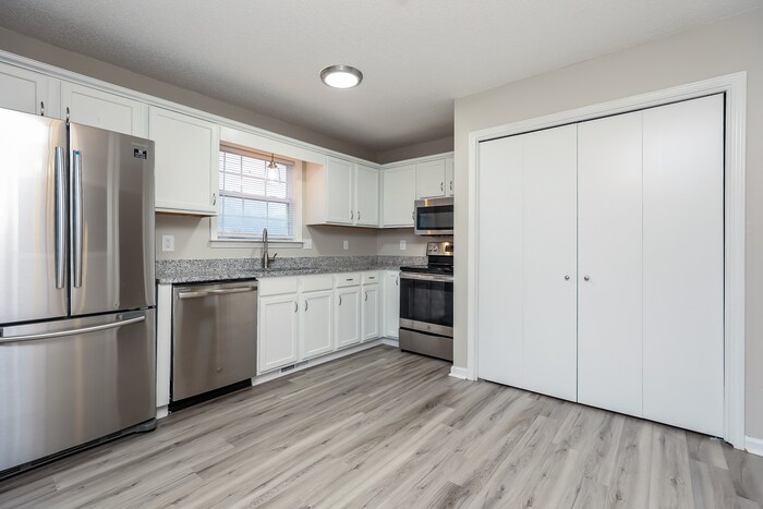 Building Photo - 249 Cranklen Cir