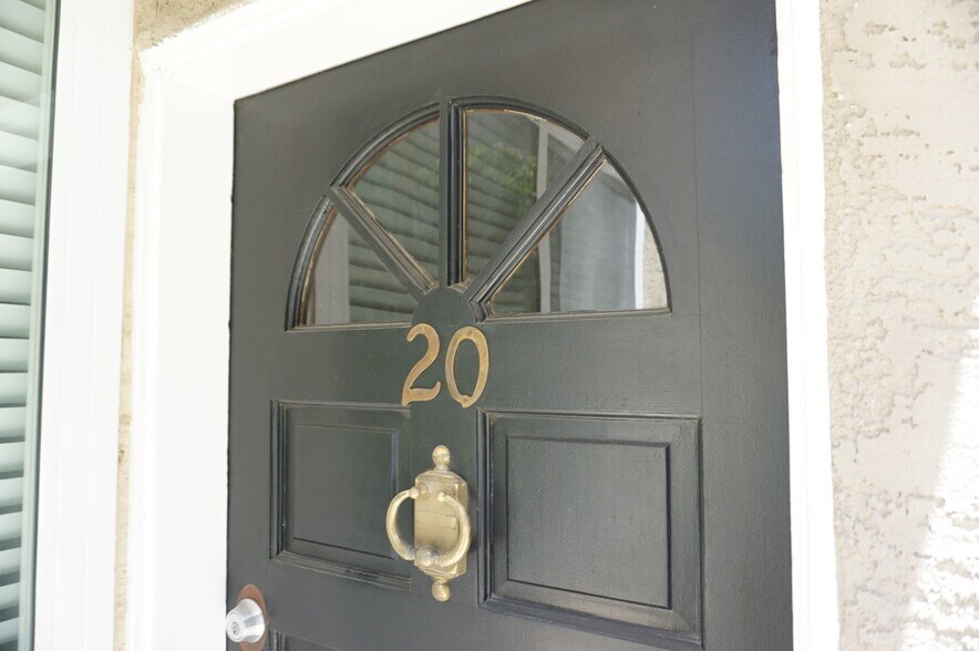 Building Photo - 4610 Densmore Ave