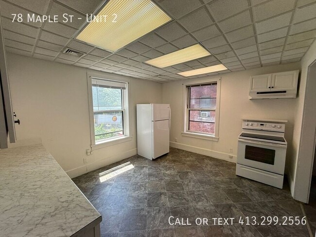 Building Photo - 78 Maple St