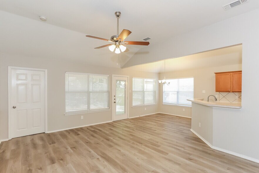 Building Photo - 1302 Hidden Glade Dr