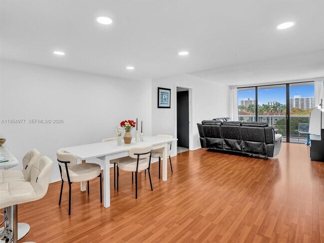 Building Photo - 3675 N Country Club Dr