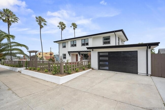 Primary Photo - 4420 Voltaire St