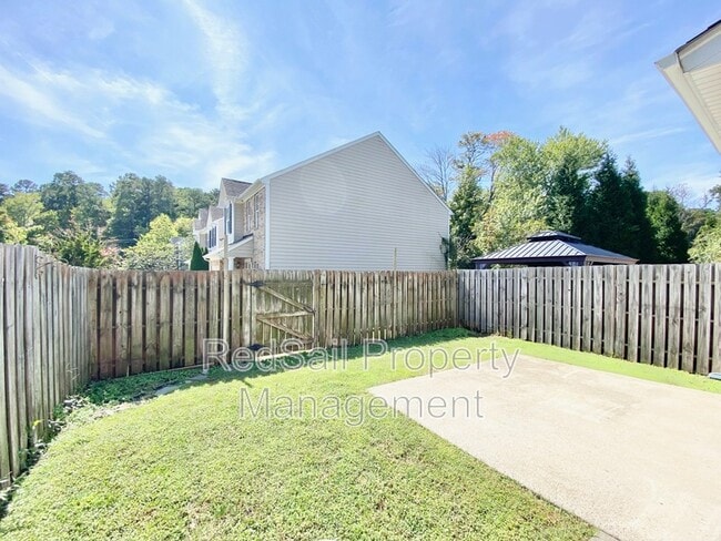 Building Photo - 303 Daniels Dr