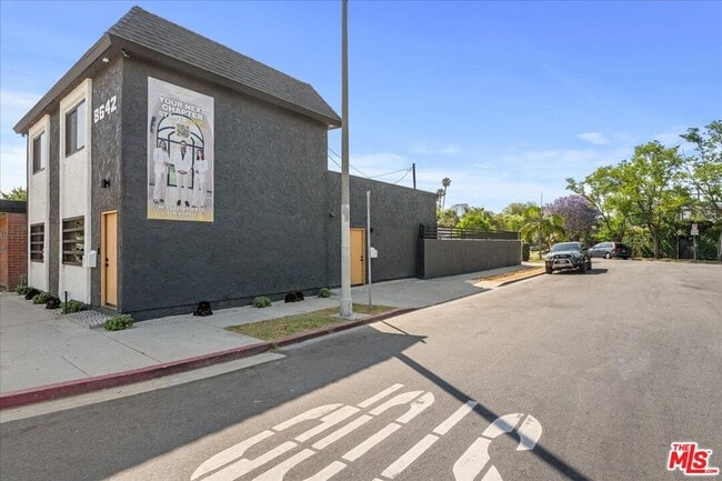 Building Photo - 8644 Venice Blvd.