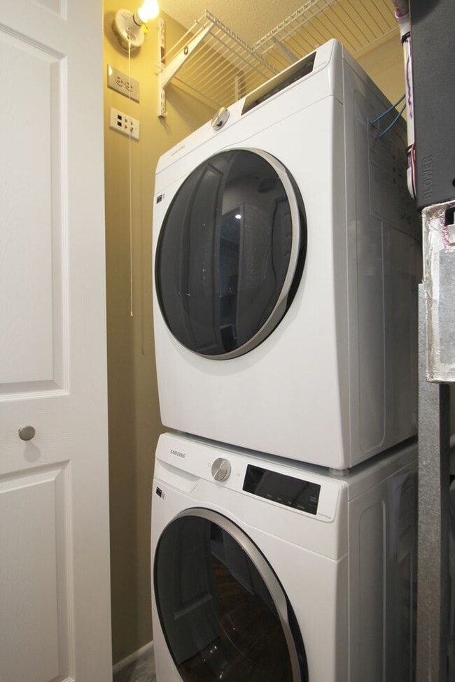 Building Photo - 1956 Villaridge Dr