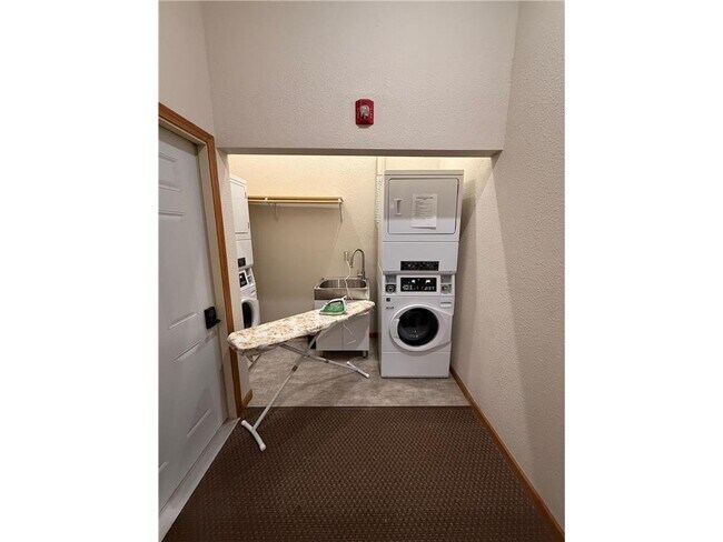 Building Photo - 542 Benson Ave SW