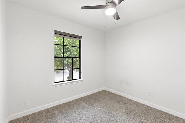 Building Photo - 2326 Dowd Ln