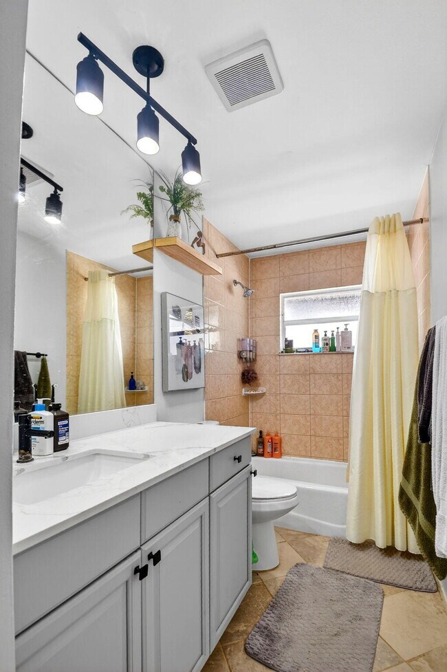 Building Photo - 320 Riverdale Rd