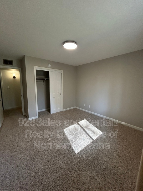 Building Photo - 3341 S Walkup Dr