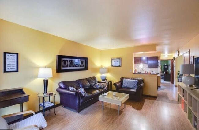 Men’s unit : 3 rooms available - 1297 Euclid St