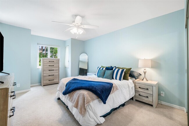 Building Photo - 100 SE 5th Ave