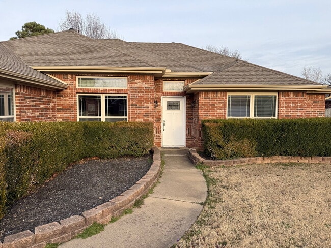 Building Photo - "Discover Your Dream Home: Spacious 4-Bedroom Retreat in Rogers, AR!"