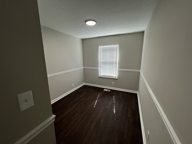 Building Photo - 567 Jacquie Dr