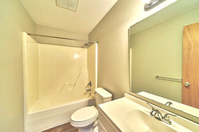 upstairs bathroom with tub - 1080 Fairlane Ct
