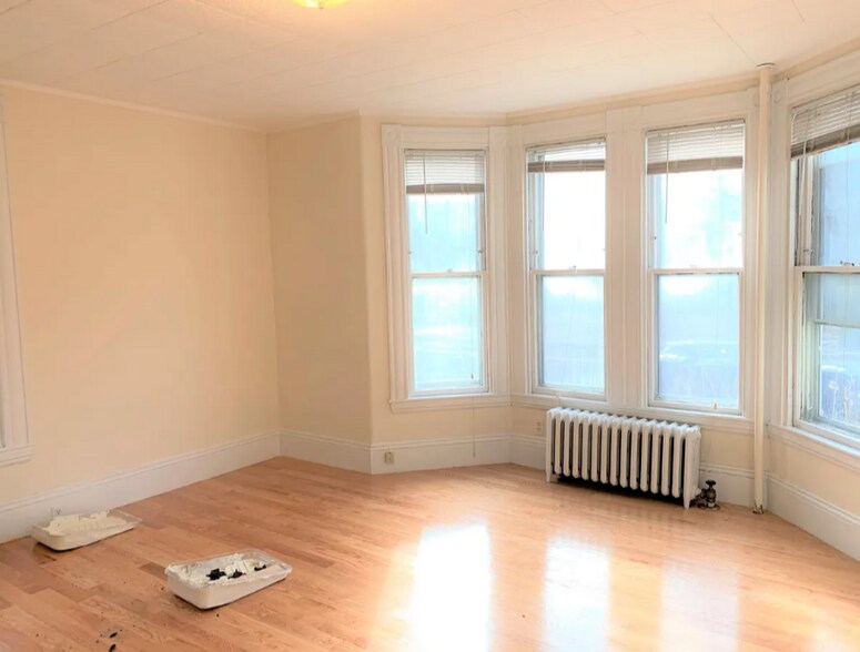 Building Photo - 381 Harvard St