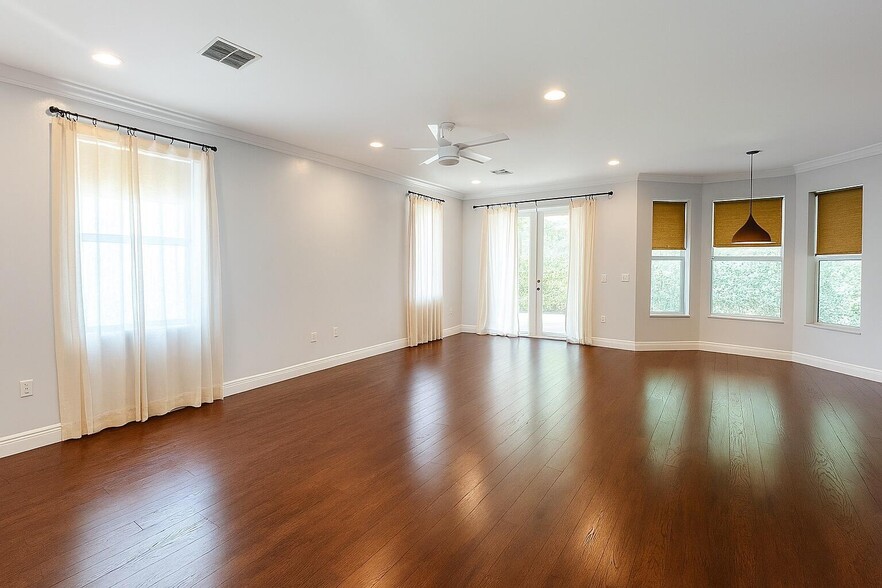 Building Photo - 2768 Shaughnessy Dr