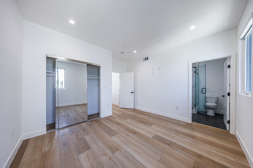 Building Photo - 11311 Collins St